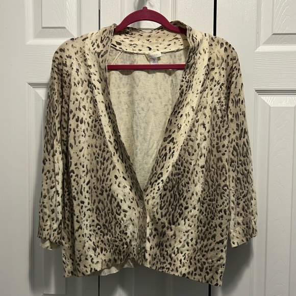 Chico's Sweaters - Chico’s lightweight sweater w/2 buttons soft tan  flattering $14 size 3